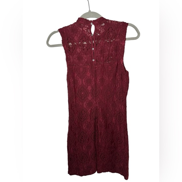 Hollister Burgundy Lace Sleeveless Mini Dress Mock Neck Keyhole Back Size 0 - Picture 5 of 10